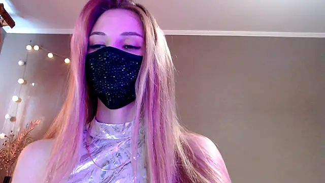 Iris lave online show from May 3, 3:59 pm