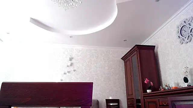 Iris lave online show from July 31, 4:08 pm