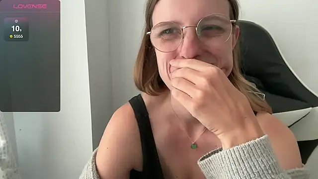 BustyKellyXXX online show from September 15, 10:56 am