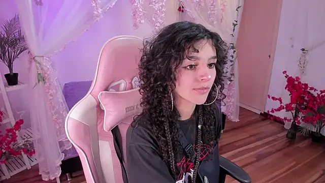 Snapshot of bunny_curly chatting on October 21, 3:05 pm bunny curly online show from October 21, 3:05 pm