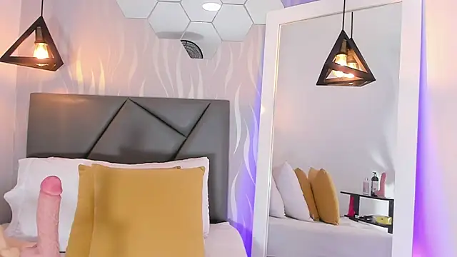 lucia-cute online show from November 15, 7:37 pm