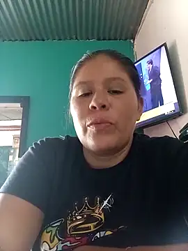 Snapshot of hotmom33 chatting on September 23, 1:20 pm hotmom33 online show from September 23, 1:20 pm