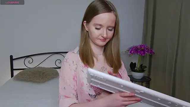 AlexsisFaee online show from June 11, 6:21 am