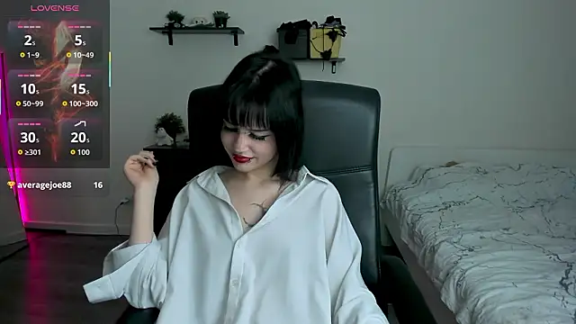 LiyaLuna online show from February 18, 3:11 pm