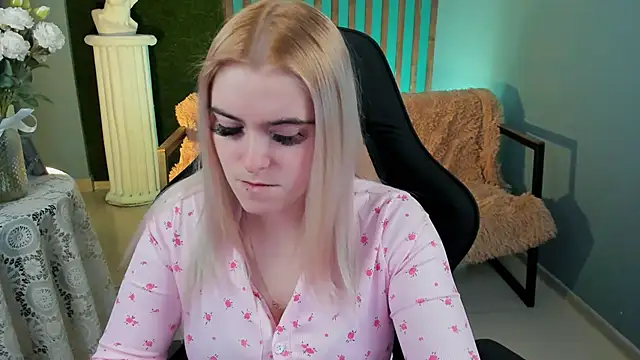 Stef Nicks online show from February 2, 9:08 am