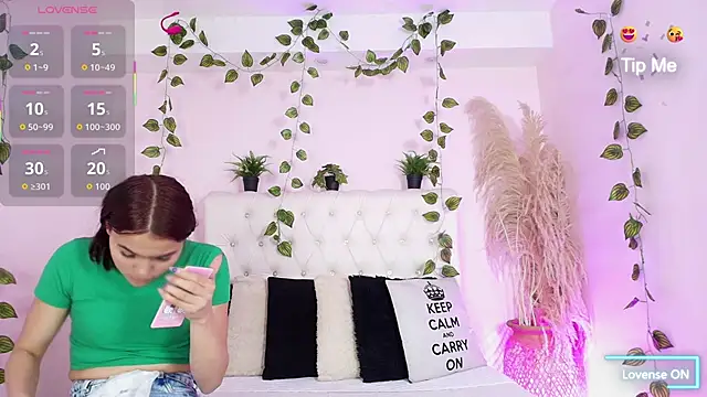 AmelieAndAce online show from December 5, 1:45 pm