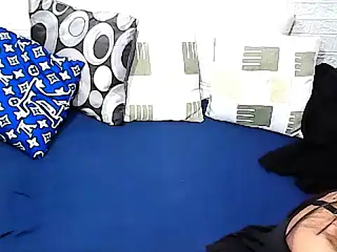 xxhottinybabe online show from February 27, 11:59 pm