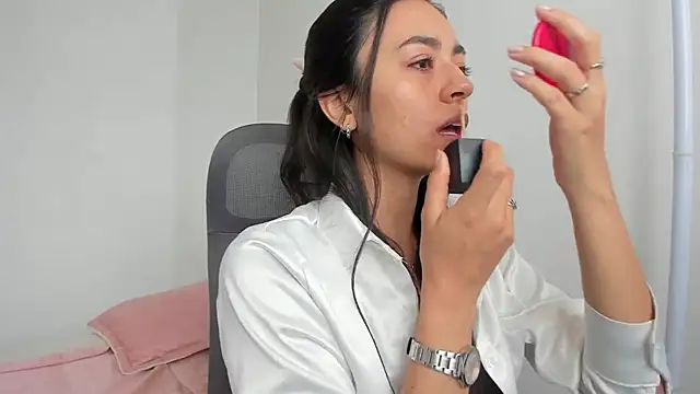 canelleGarces online show from July 16, 5:17 pm