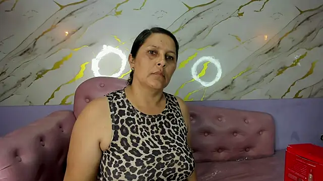 KikaDuque online show from June 6, 7:09 pm