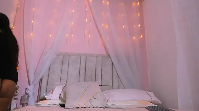 Rachellcooperrr online show from October 18, 9:12 am