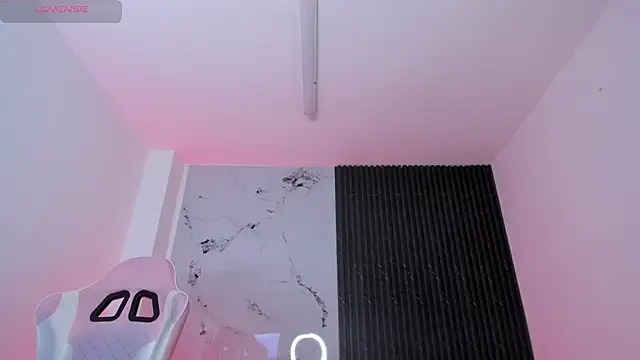 chloesagee online show from July 28, 8:52 pm