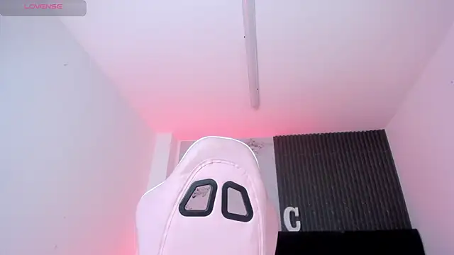 chloesagee online show from May 2, 10:24 pm