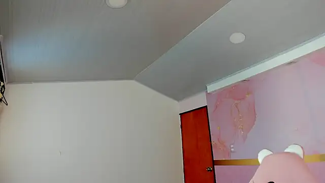 Snapshot of milk_candy18 chatting on September 25, 12:37 pm milk candy18 online show from September 25, 12:37 pm