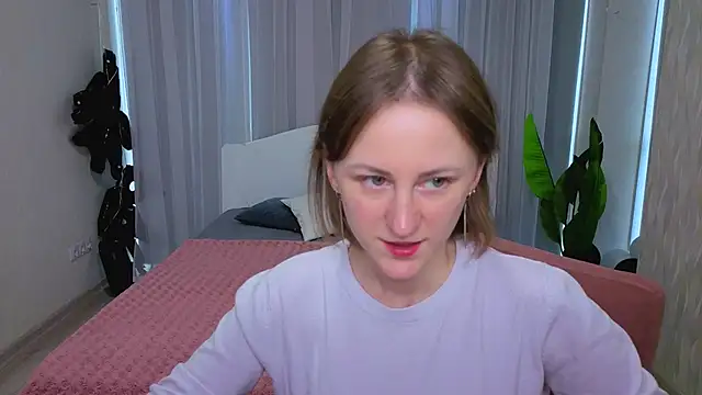 LuluChiiii online show from November 6, 11:05 am