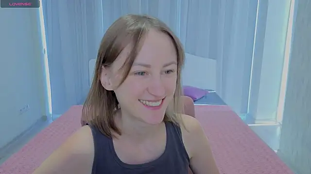 Snapshot of LuluChiiii chatting on September 19, 10:25 am LuluChiiii online show from September 19, 10:25 am