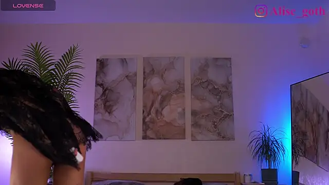 Alise Eve  online show from November 3, 7:40 pm