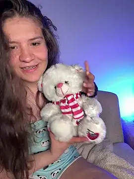 Emilyybennet  online show from July 18, 4:16 am