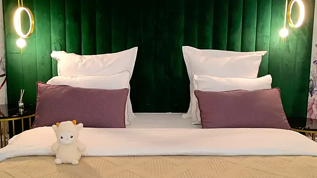 VanessaFields online show from March 11, 4:09 pm