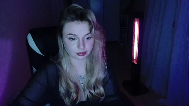 AngelicaHollywood online show from December 4, 8:42 pm