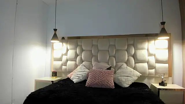 Emilia Bons online show from September 25, 1:21 pm