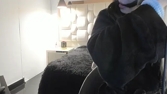 Emilia Bons online show from September 10, 1:22 pm