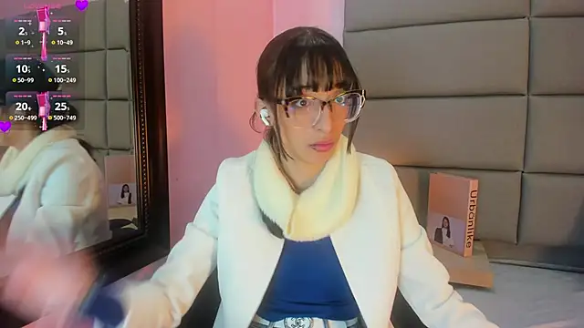 Emilia Bons online show from May 5, 2:09 pm