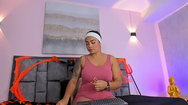 CrisstalStwart online show from October 28, 8:25 pm