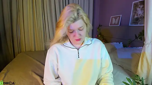 Michele Greenn online show from July 27, 1:13 am