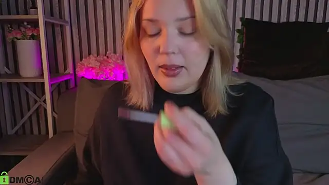 Michele Greenn online show from April 30, 1:11 am