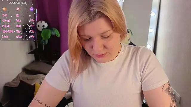 Michele Greenn online show from June 22, 1:32 am