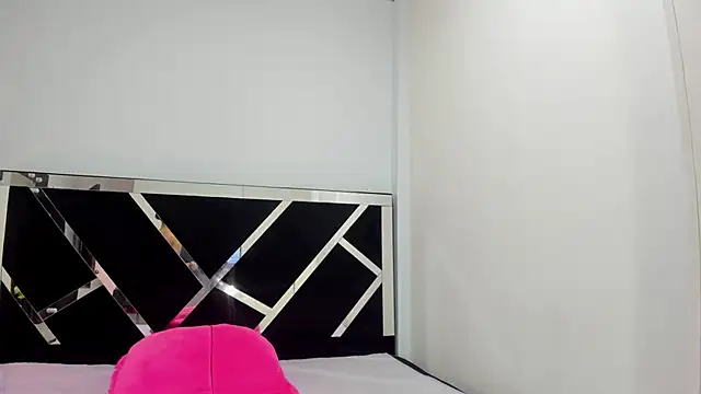 Snapshot of iisabella_noa chatting on September 13, 1:19 pm iisabella noa online show from September 13, 1:19 pm