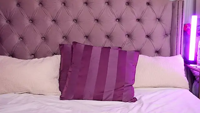 JenniferLovve online show from July 9, 10:06 am