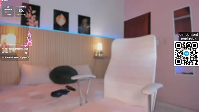 Snapshot of Sirenita_petitexoxo chatting on October 15, 1:14 pm Sirenita petitexoxo online show from October 15, 1:14 pm