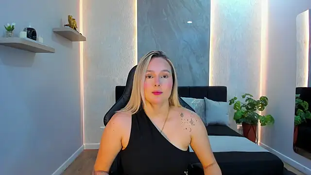 Emmaa white  online show from July 4, 5:42 pm