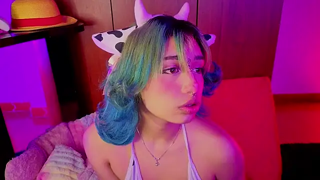 zoelight18 online show from May 9, 1:29 am