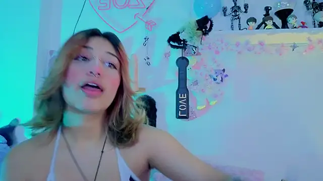 zoelight18 online show from December 22, 7:39 pm