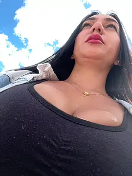 Ninabigtitied online show from September 22, 2:15 pm