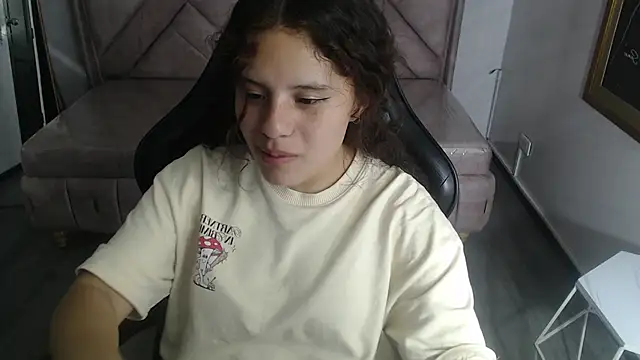 Velvet Moon V online show from February 9, 8:22 pm