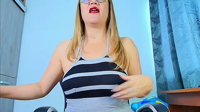naomi diamond  online show from July 25, 12:34 pm