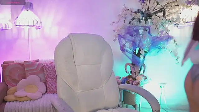 Snapshot of JadeSummerr chatting on October 15, 11:46 am JadeSummerr online show from October 15, 11:46 am