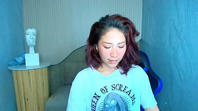 Snapshot of valentina_r_ chatting on October 11, 3:44 am valentina r online show from October 11, 3:44 am