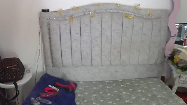 katalinathxandbritney1 online show from February 9, 4:15 am