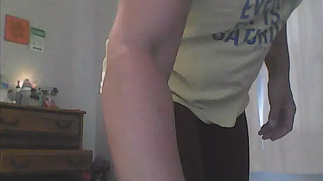 sarahkat86 online show from May 1, 10:13 pm