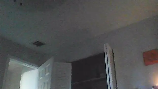 sarahkat86 online show from April 27, 11:24 pm