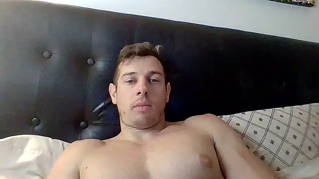 Snapshot of luca23millo90 chatting on September 13, 3:03 am luca23millo90 online show from September 13, 3:03 am