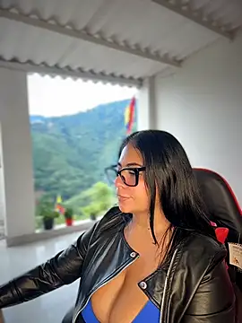 samanthahut1 online show from August 6, 9:55 pm