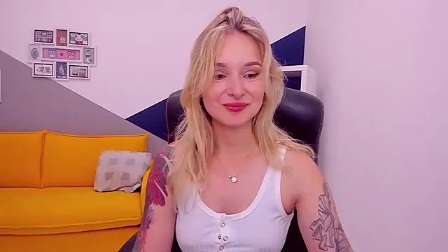 LilFleurish online show from June 11, 4:20 am
