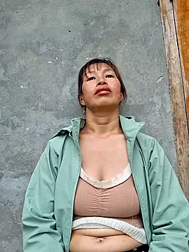 ngocngoc cute online show from June 16, 4:02 am