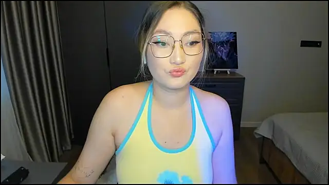 lyra x online show from August 1, 4:47 am