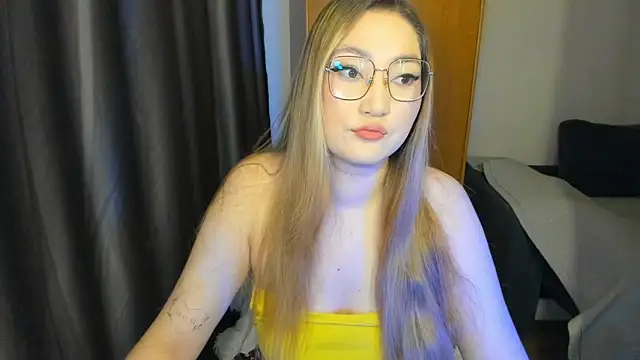 lyra x online show from May 6, 2:15 am